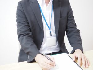 人工膝関節挿入　一下肢でも障害年金は受給できる？